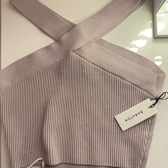 Aritzia Tops - BNWT ARITZIA BABATON CRISS CROSS SCULPT KNIT TANK